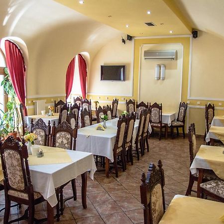 Hotel Astoria Satu Mare Ngoại thất bức ảnh
