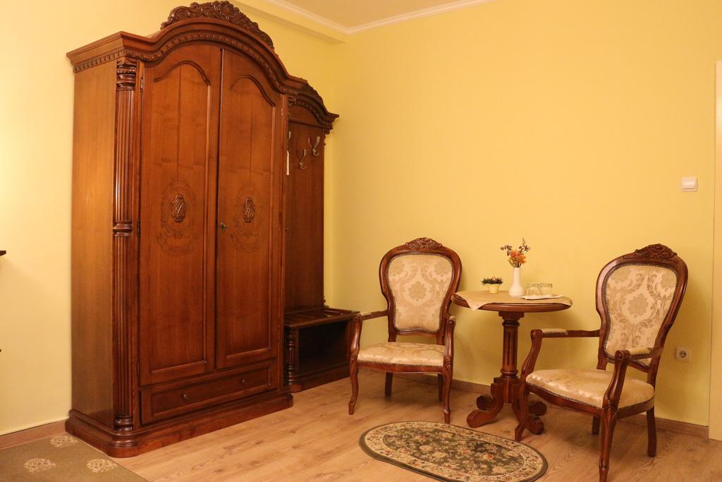 Hotel Astoria Satu Mare Phòng bức ảnh