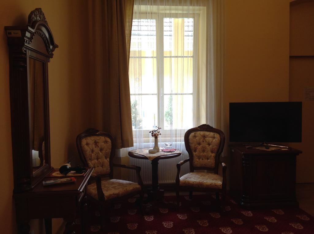Hotel Astoria Satu Mare Phòng bức ảnh