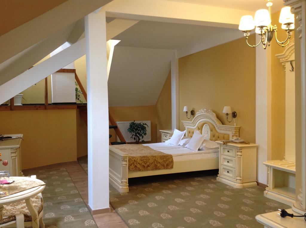 Hotel Astoria Satu Mare Phòng bức ảnh
