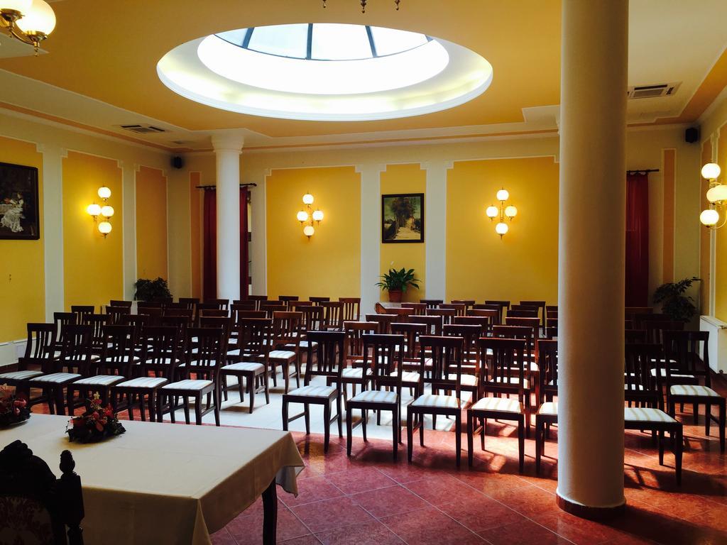 Hotel Astoria Satu Mare Ngoại thất bức ảnh