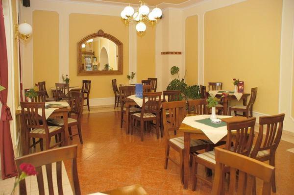Hotel Astoria Satu Mare Ngoại thất bức ảnh